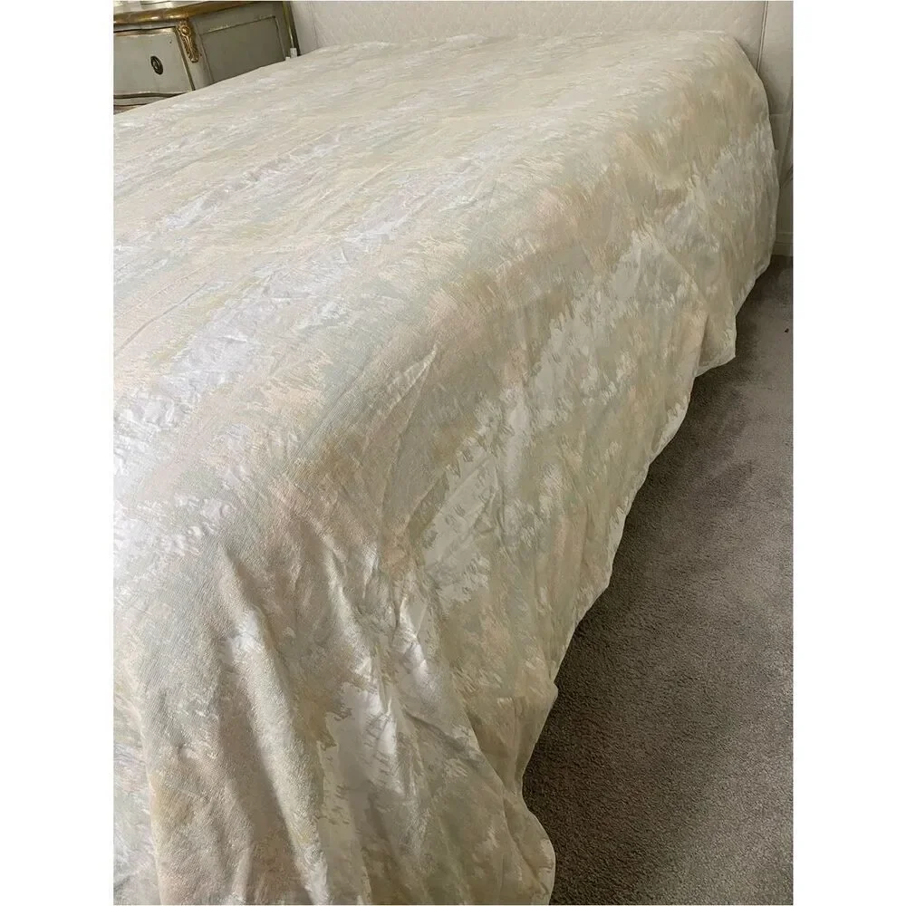 Frontgate King Duvet Jaquard in a silvery white , light peach , pale green